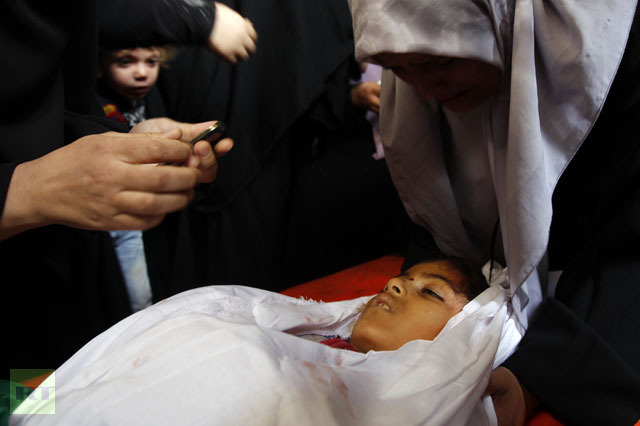 Palestinian mourners bid farewell to the body of Tasneem al-Nahal, 13, during her funeral in Gaza City.(AFP Photo / Mohammed Abed)